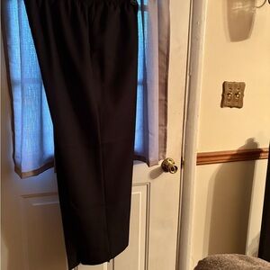 Alfred Dunner Ladies black dress slacks pull on sz18 inseam 31in side pockets